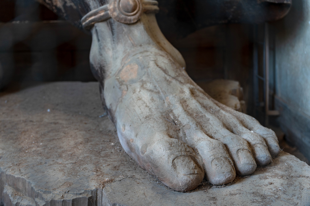 仁王像の足