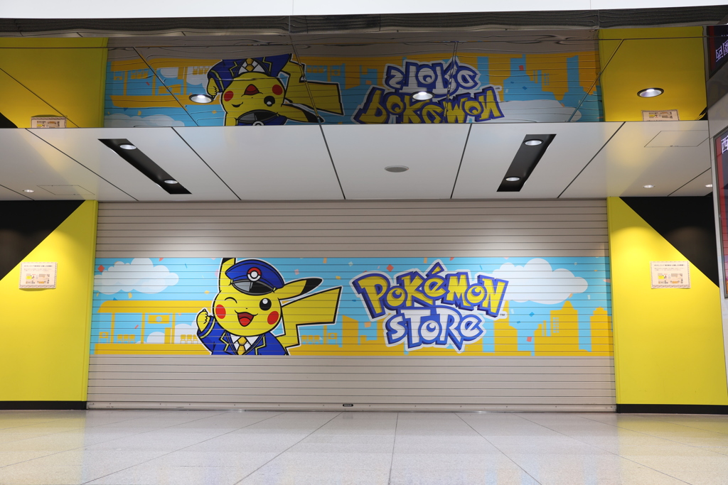 ポケモンストア 東京駅店開店前にずっと撮影