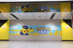 ポケモンストア 東京駅店開店前にずっと撮影