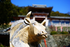 狛犬ならぬ狛牛