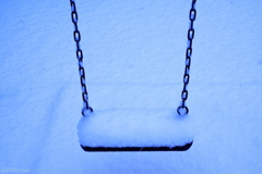 凍えるブランコ