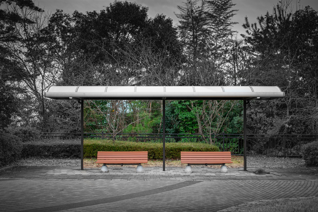 キミと僕、隣同士のベンチ、見える景色はきっと違う