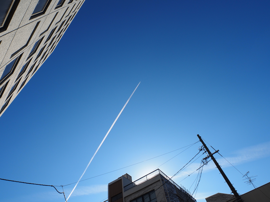 青空を切り裂く