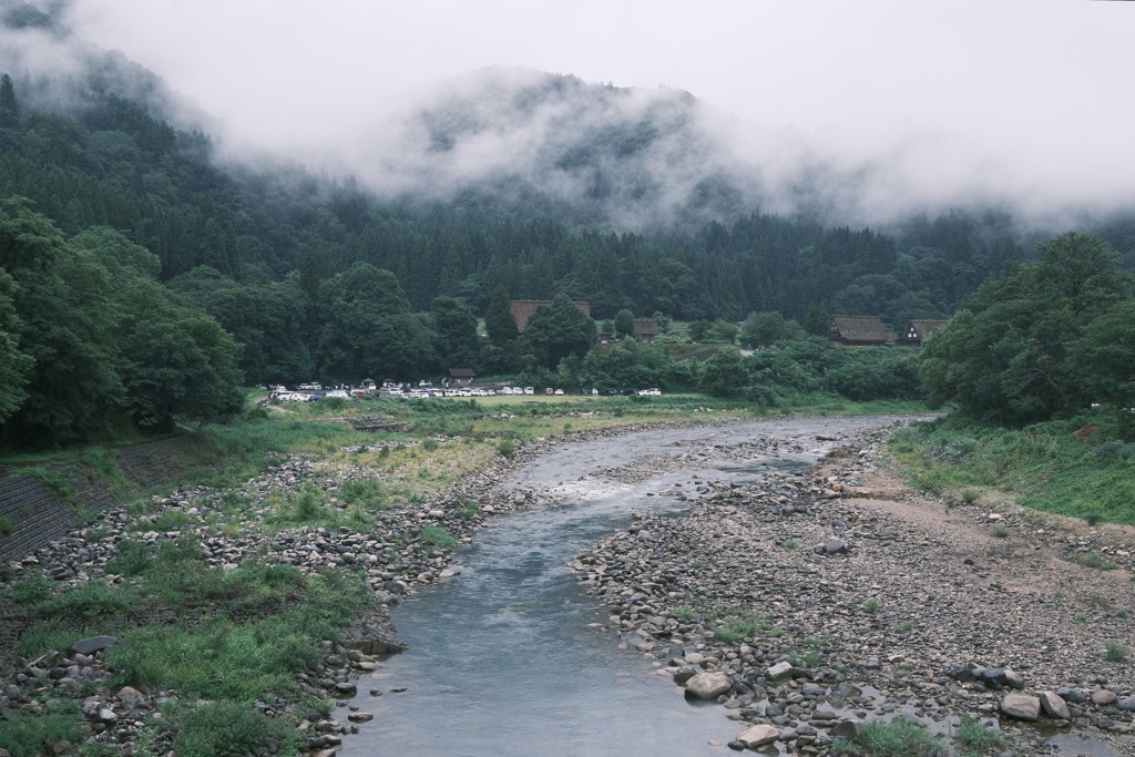 雨の白川郷