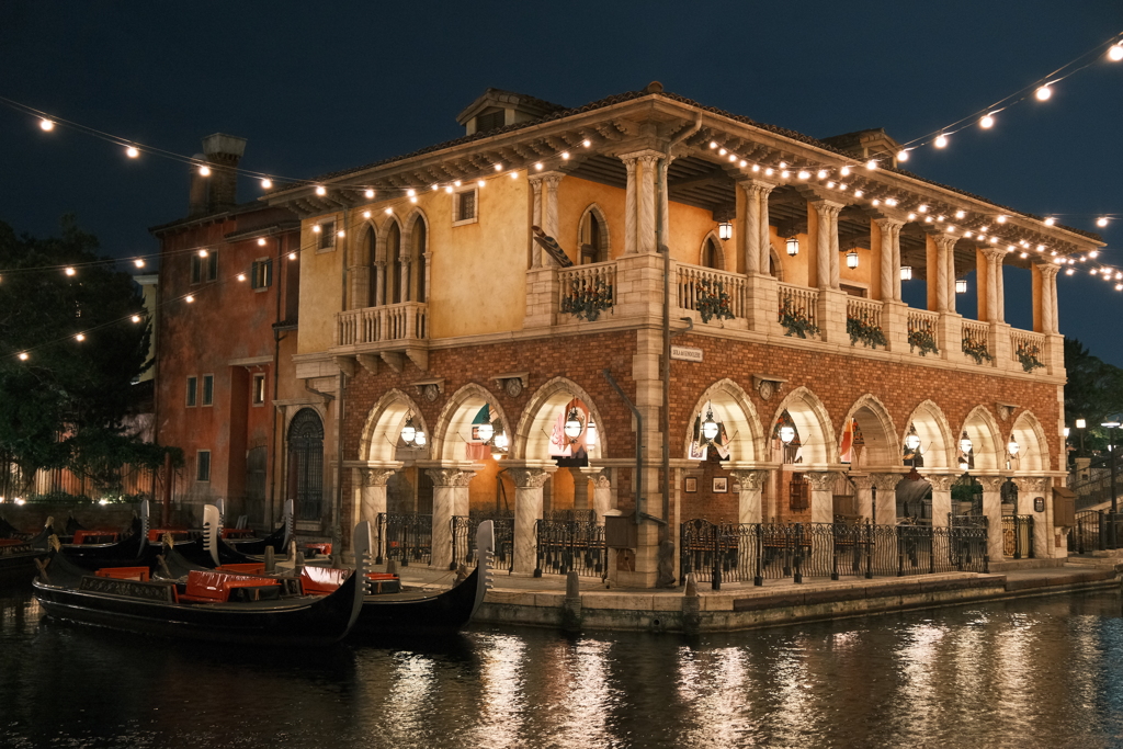 メディテレーニアンハーバー at night