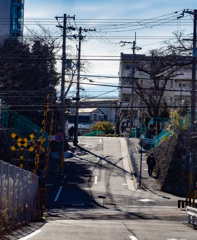 交錯する坂と線路