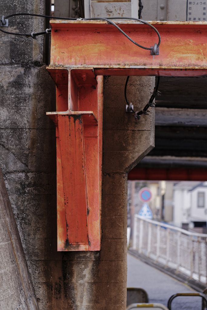 電車を支える要