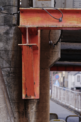 電車を支える要