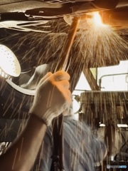 溶接の光線が織りなす職人技