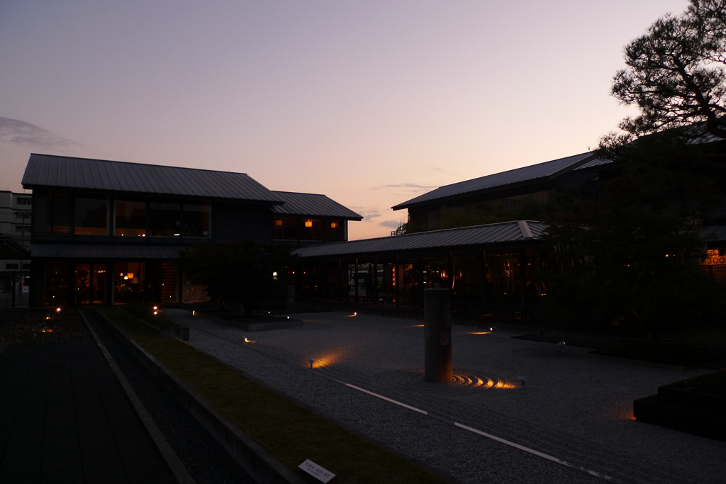 三条駅夕景