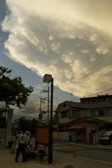 夏雲と働くおじちゃん