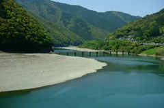 新緑の清流