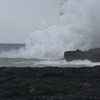 溶岩が海に流れ込む画