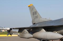 F-16の端