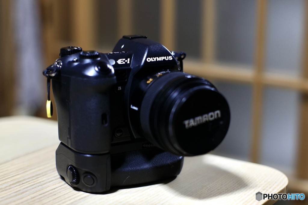 OLYMPUS E-1