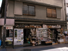 昭和の匂いの雑貨屋さん