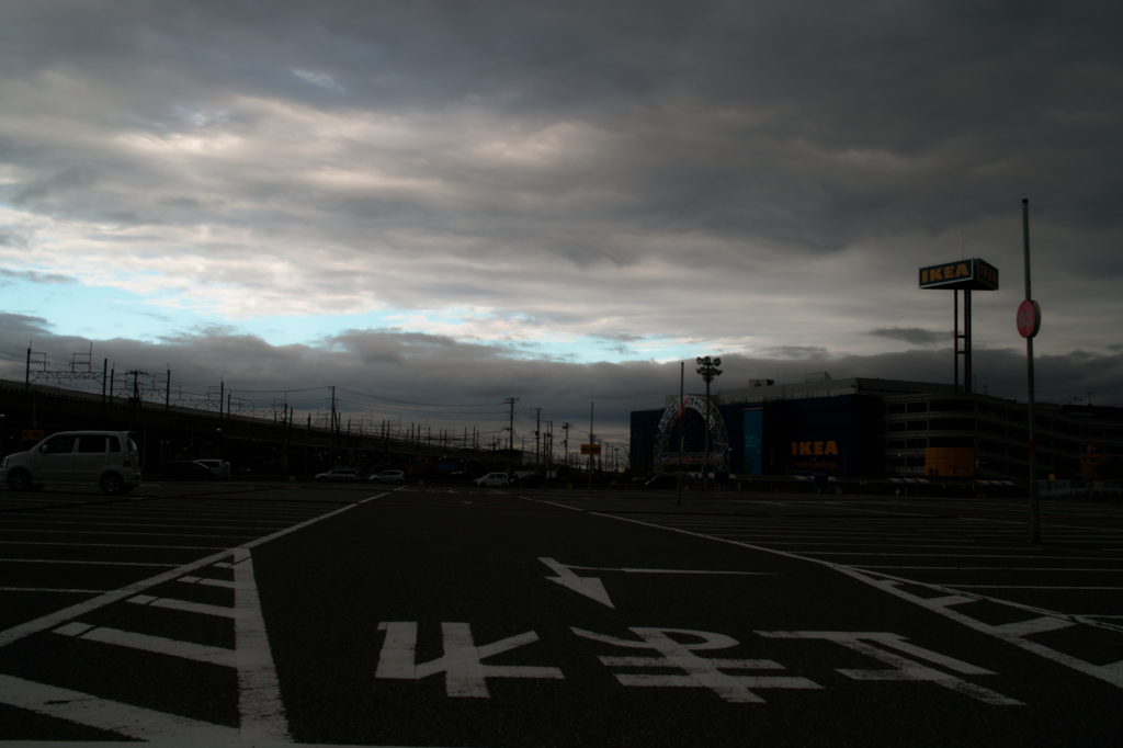 灰色のなかの青空