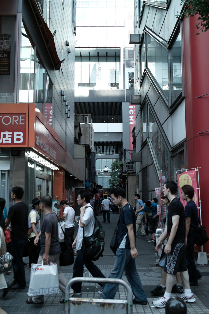 休日　秋葉原