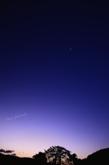 彼岸の頃、夜明けと月