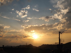 雲の間から