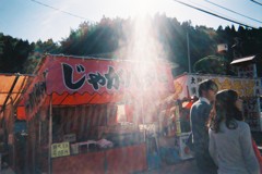 秋祭りの屋台（フジカラー「写ルンです！」にて撮影）