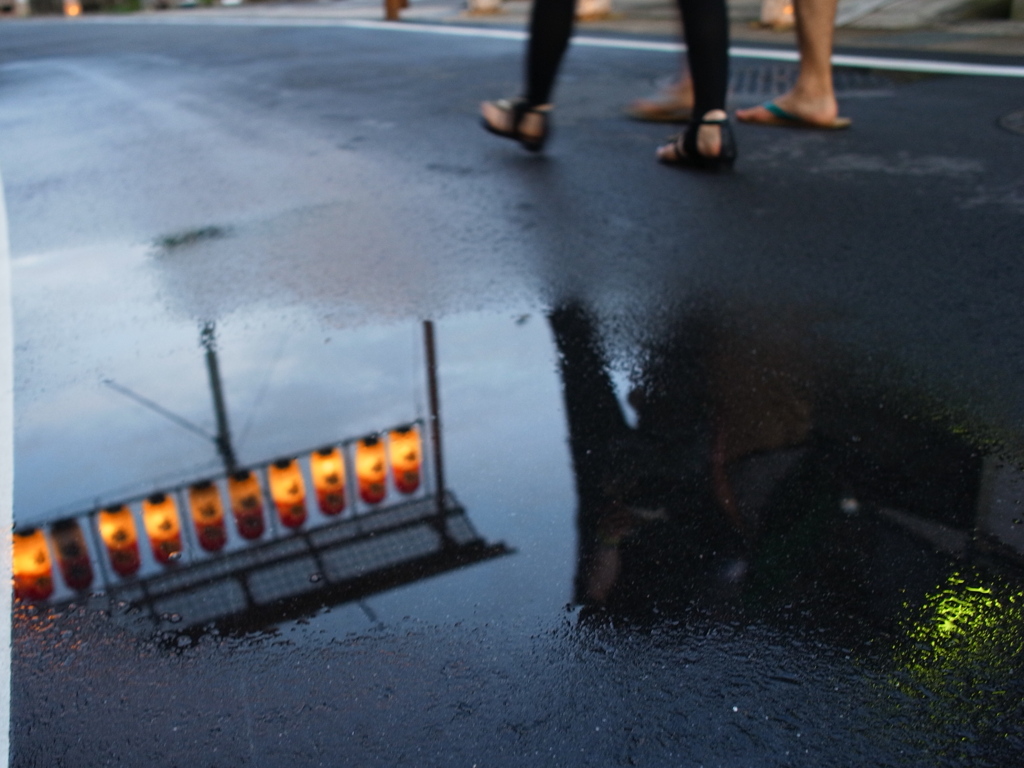 夏祭り　雨上がる　