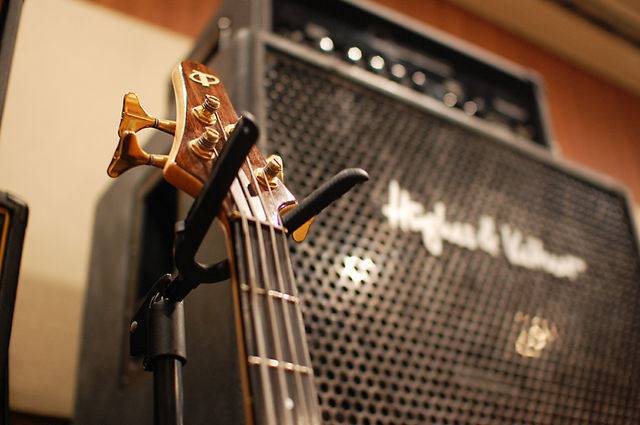 TUNE BASS