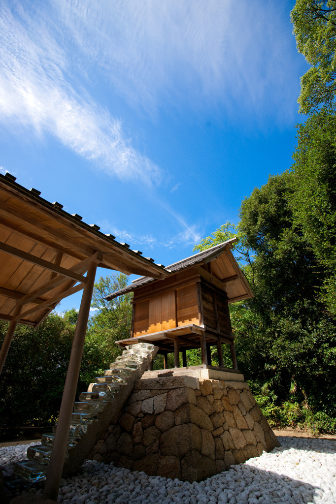 護王神社　ガラスの階段