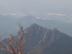 瑞牆山を見下ろす〜。