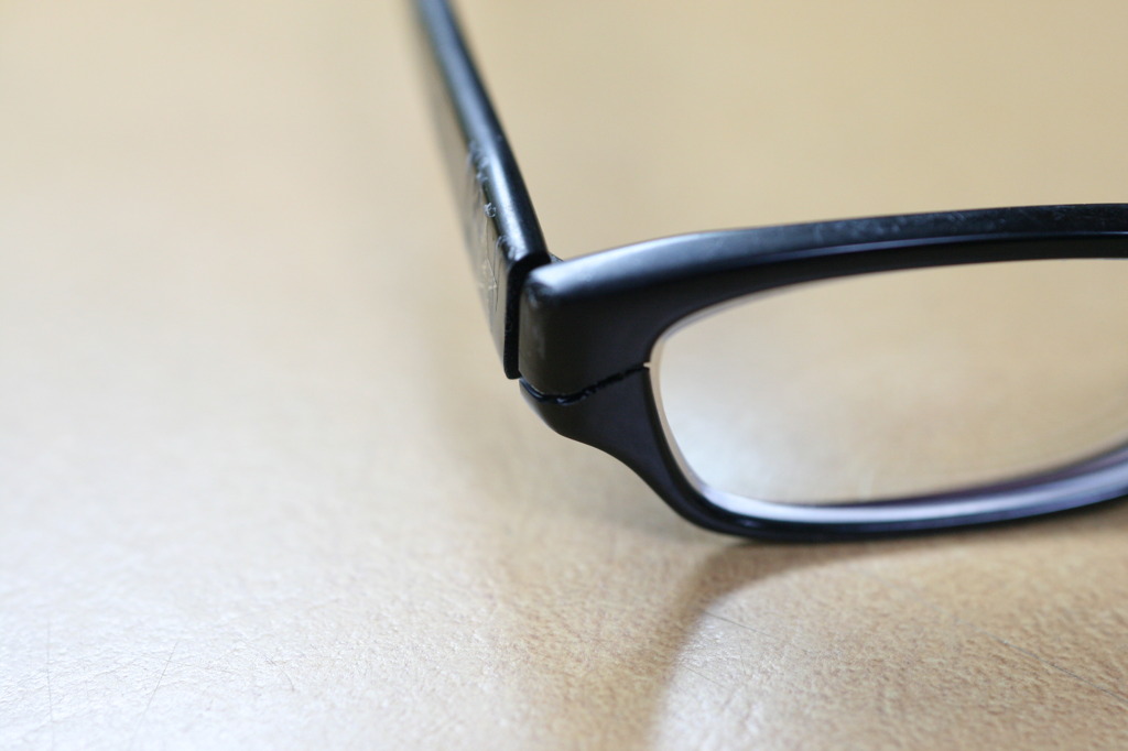 Broken glasses..(ﾉ_･｡)