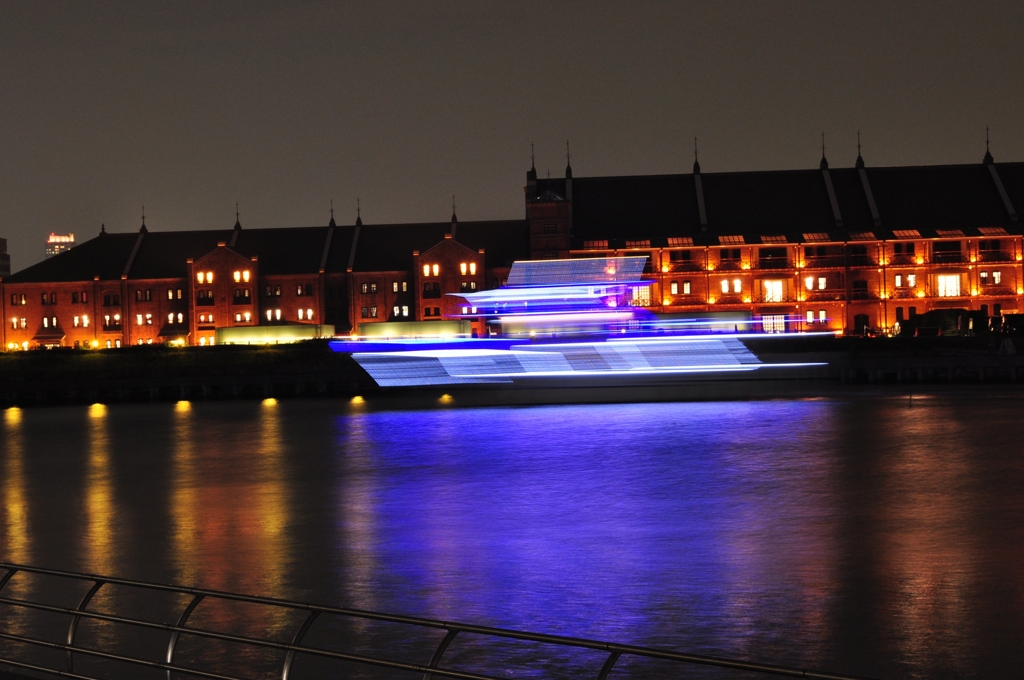 赤レンガを望む