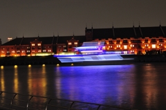 赤レンガを望む