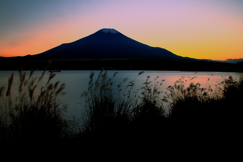 夕景 山中湖からの富士山