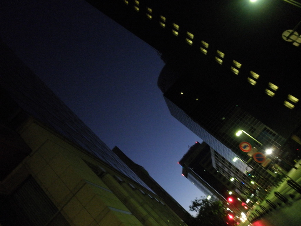 街の夜明け