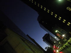 街の夜明け