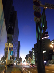 街の夜明け２