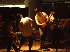 everyone plays music 　