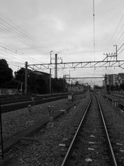 西武拝島線小川駅近くの踏切線路