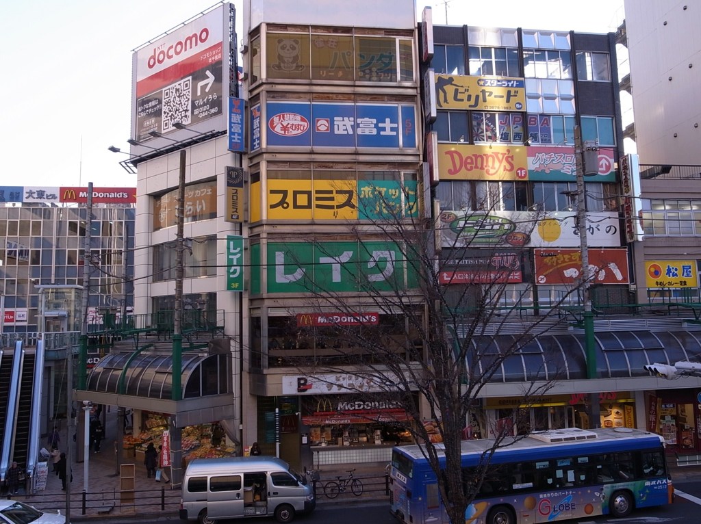 北千住駅西口のビル