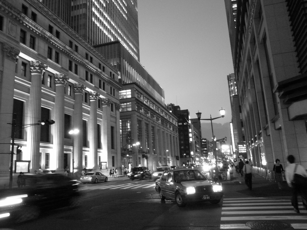 日本橋三越前交差点