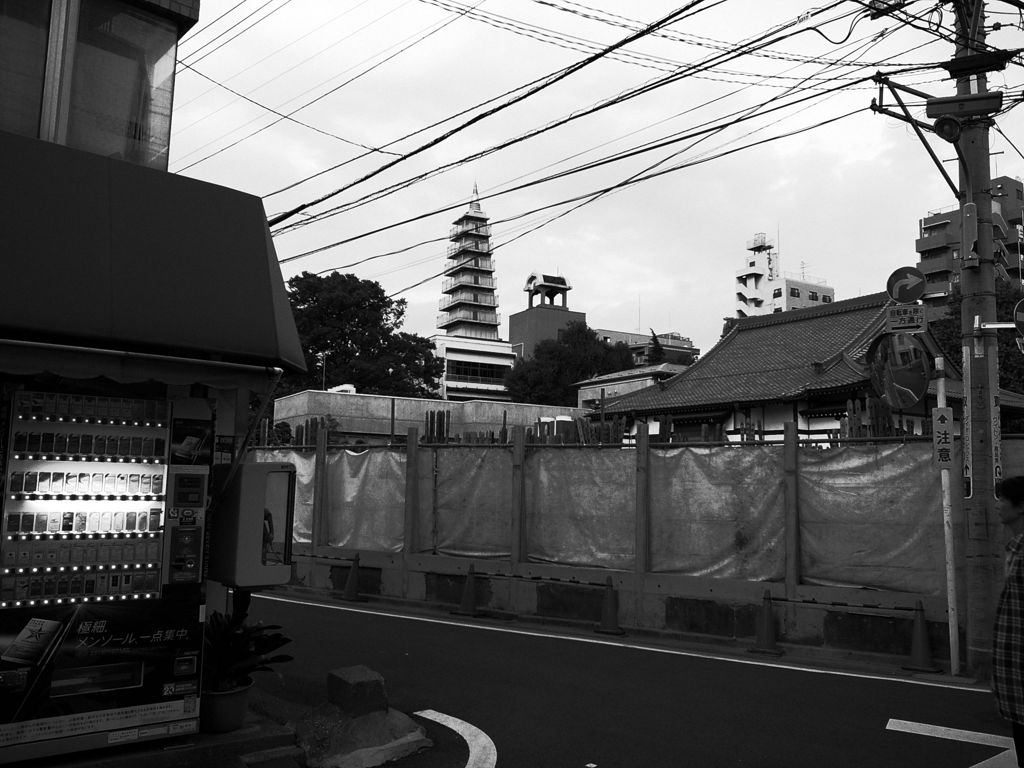 円通寺へ（荒川区南千住１丁目）