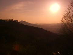 山の夕日