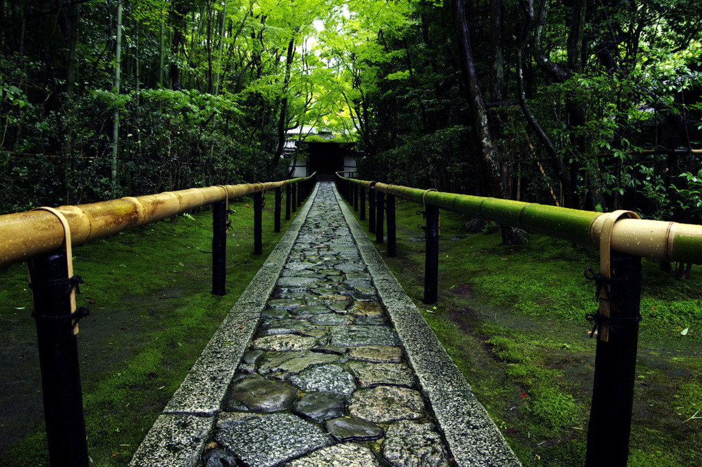 石畳の参道