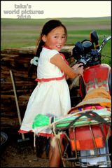 今のモンゴルではバイクは馬代わり