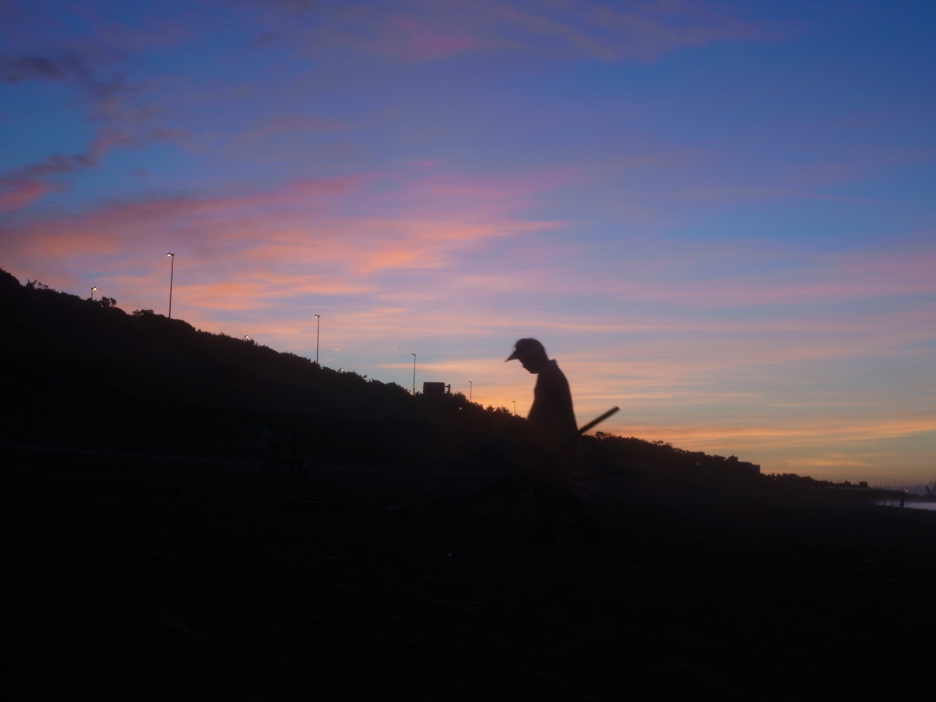 明け方の海にて