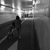 地下道にて