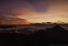 遙かなる山の夕暮れ