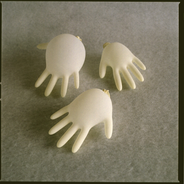 手袋ボヨ～ン。