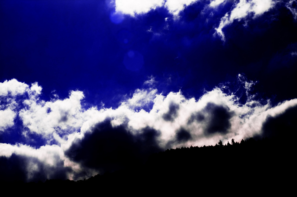 ＤＥＥＰ ＢＬＵＥ ＳＫＹ