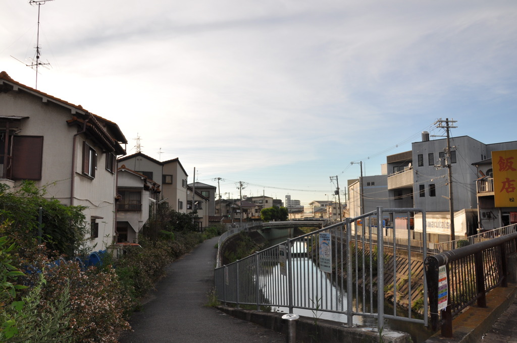 小川。